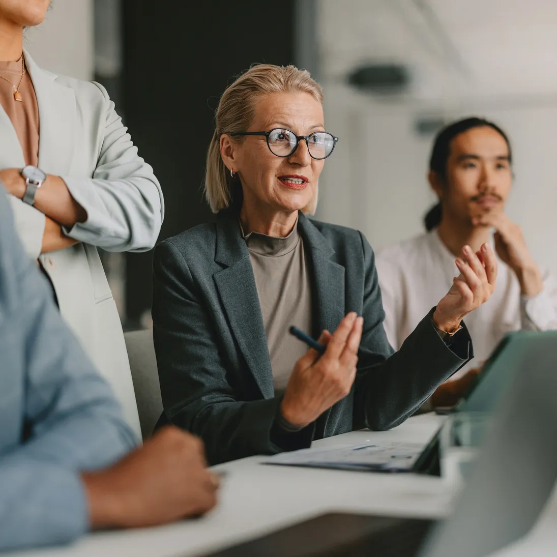 Gesprächsrunde bei der Besetzung einer Senior-Finance-Position